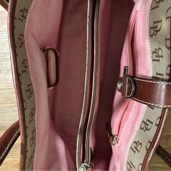 Dooney & Bourke authentic tote bag with clasp and design on outside EUC - Picture 9 of 10